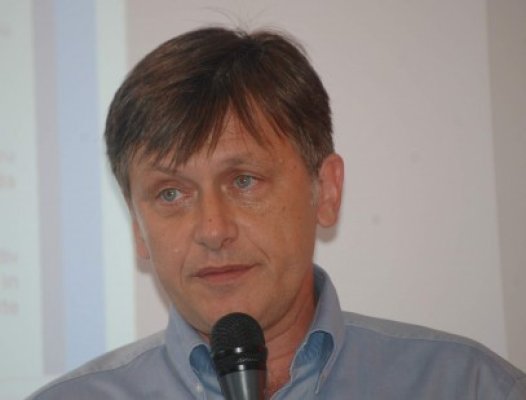 Antonescu: Primele priorităţi nu sunt legate de referendum, ci de drepturile oamenilor, de dezvoltare